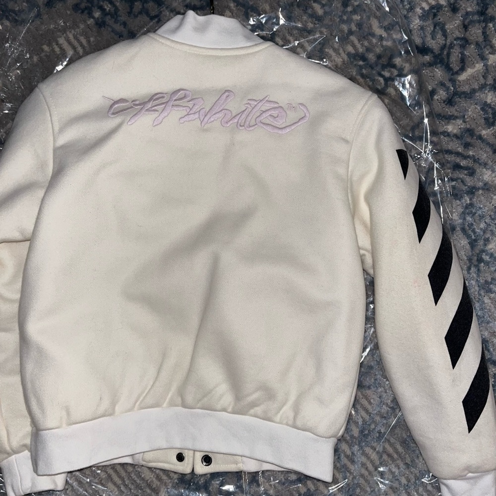 Off-white - Picture 2 of 3